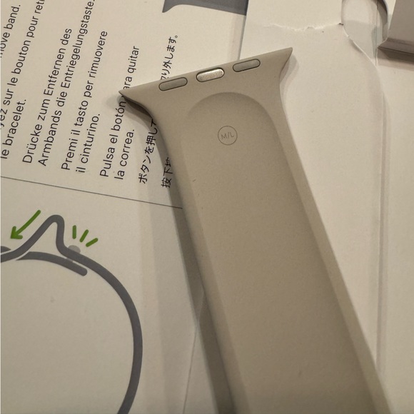 Apple Watch 45mm Starlight Sport Band - M/L - Picture 4 of 6